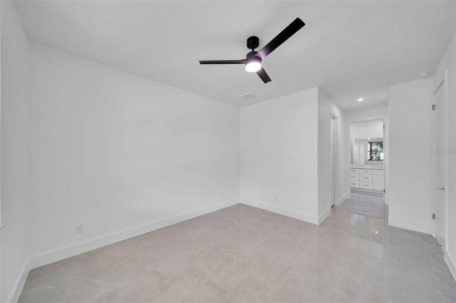 Spacious, unfurnished interior of a new home in , Port Charlotte (Image 18).