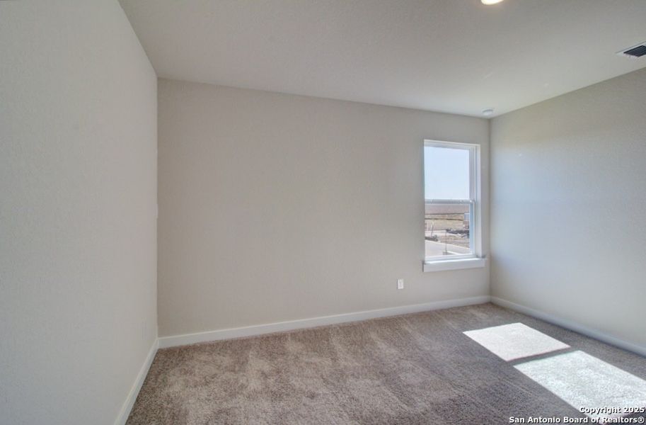 Spacious, unfurnished interior of a new home in Westridge, San Antonio (Image 11).