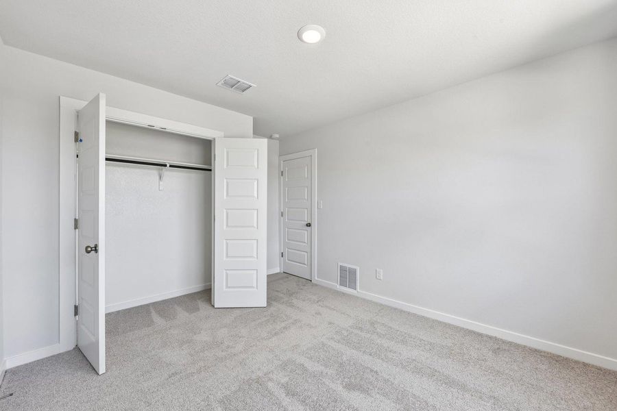 Spacious, unfurnished interior of a new home in Trinity Ranch, Elgin (Image 19).