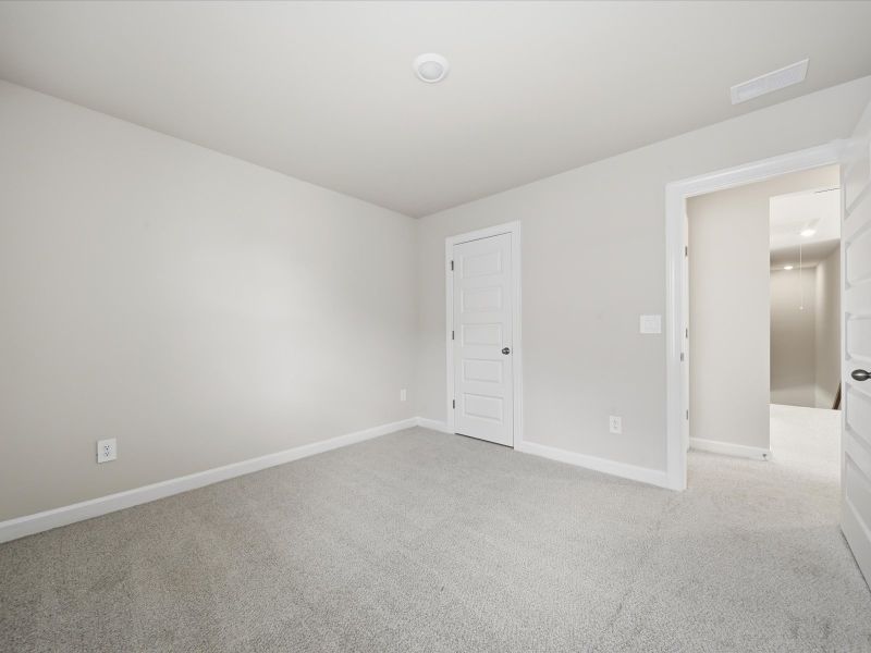 Spacious, unfurnished interior of a new home in The Landing at Stratford Crossing, Boiling Springs (Image 17).