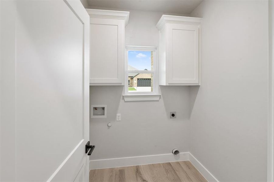 Spacious, unfurnished interior of a new home in , Mabank (Image 33).