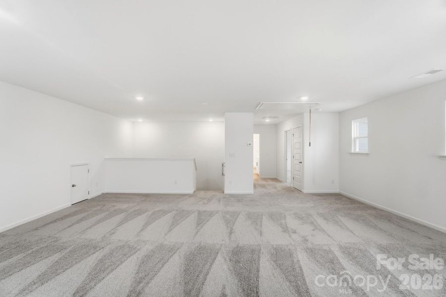 Spacious, unfurnished interior of a new home in Wellington Pointe Executive, Monroe (Image 25).