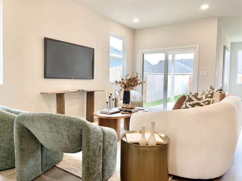 Representative furnished interior of a home built from the Blake by Ashton Woods in Rolling Glen, Hutto (Image 12).