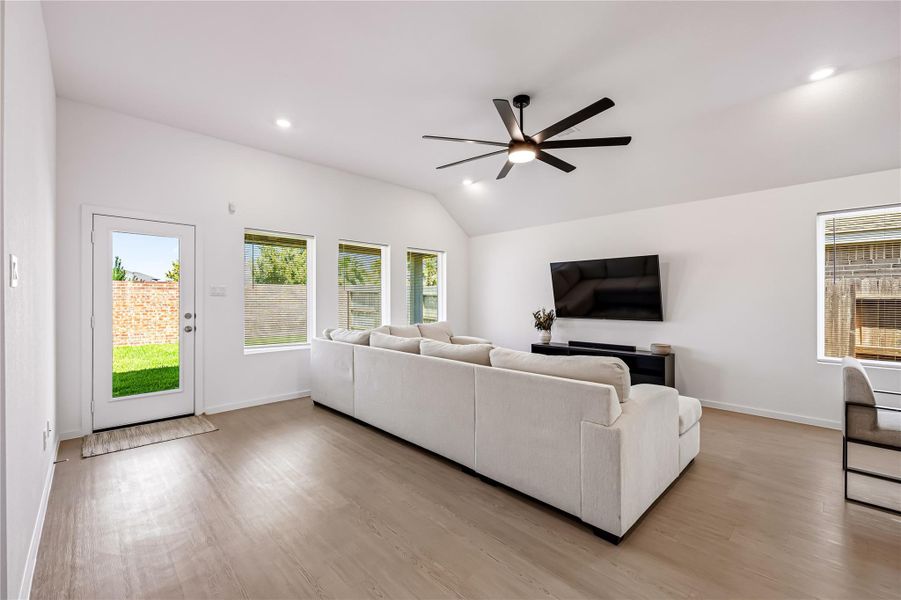 Furnished interior view inside a new home in Lago Mar, Texas City (Image 6).