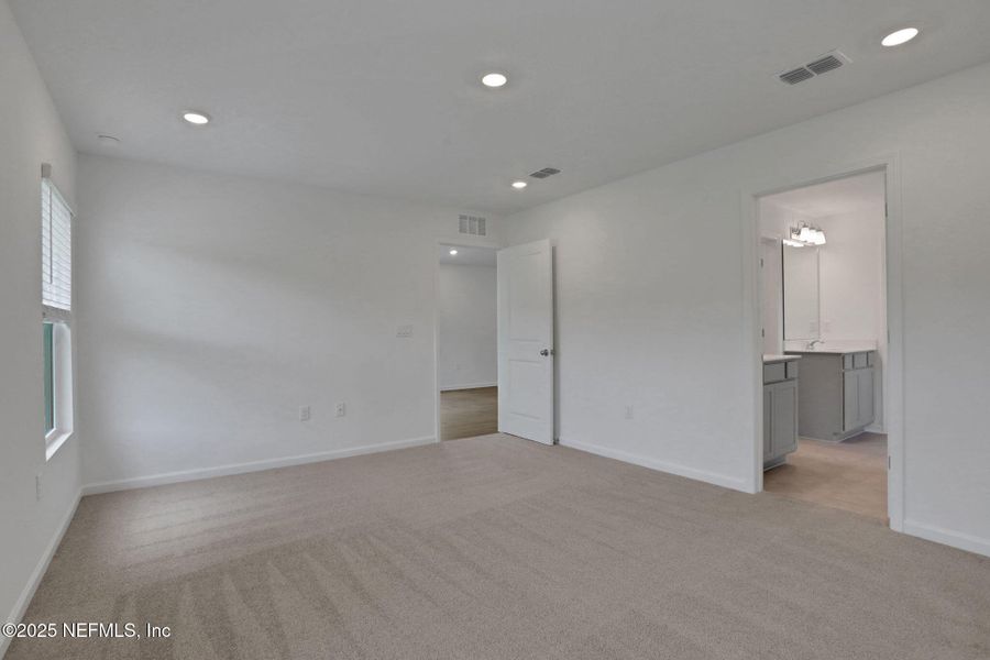 Spacious, unfurnished interior of a new home in Amberly, Green Cove Springs (Image 29).