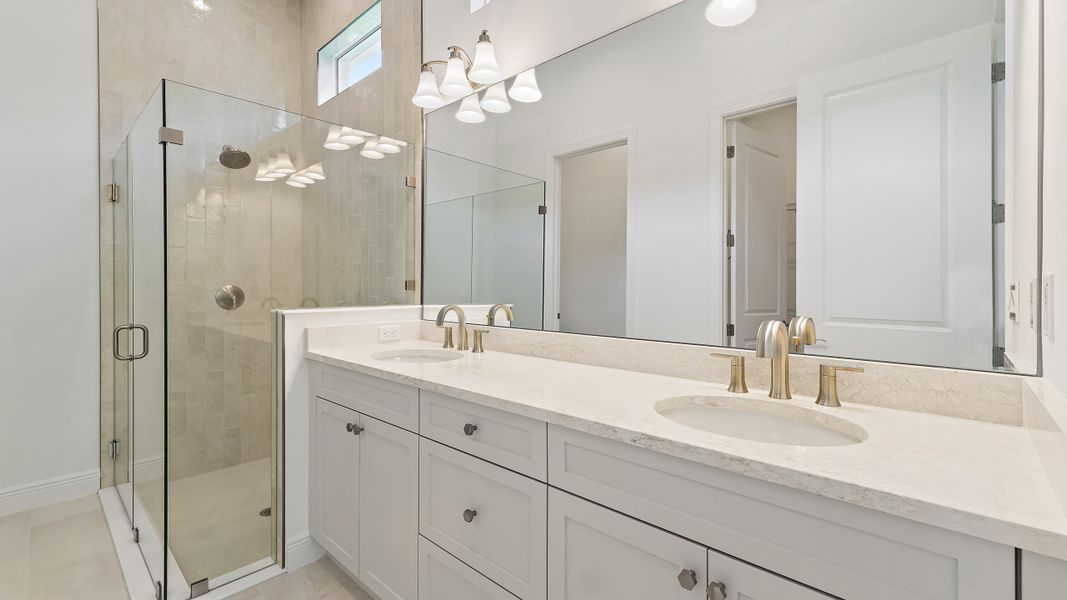 Owner's Suite Bath Owner's Suite Bath