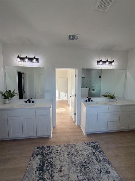 Furnished interior view inside a new home in , Waxahachie (Image 9).