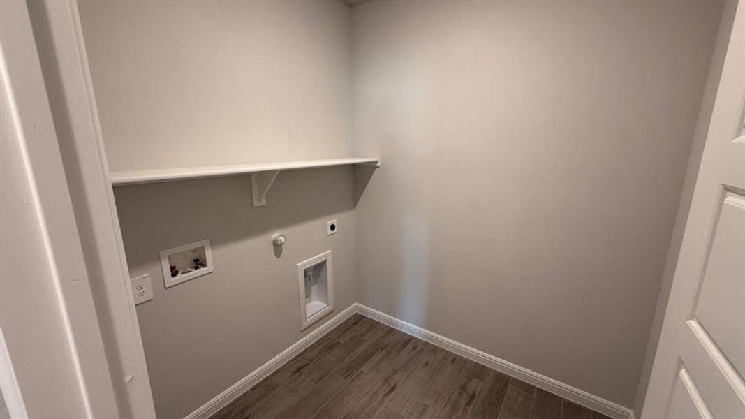 Furnished interior view inside a new home in Saratoga, Granbury (Image 4). Furnished interior view inside a new home in Saratoga, Granbury (Image 4).