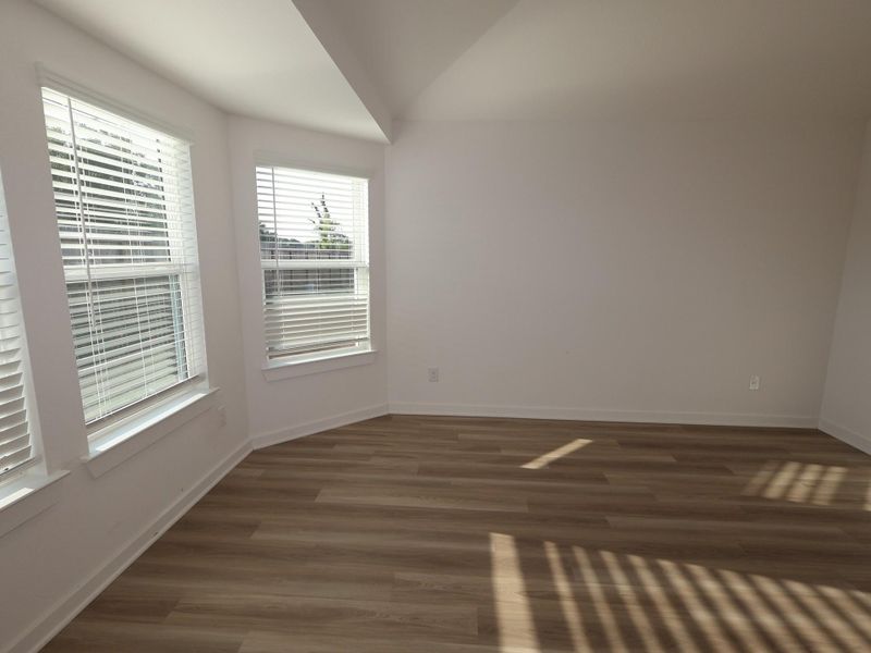 Spacious, unfurnished interior of a new home in Summerview, Fulshear (Image 13). Spacious, unfurnished interior of a new home in Summerview, Fulshear (Image 13).