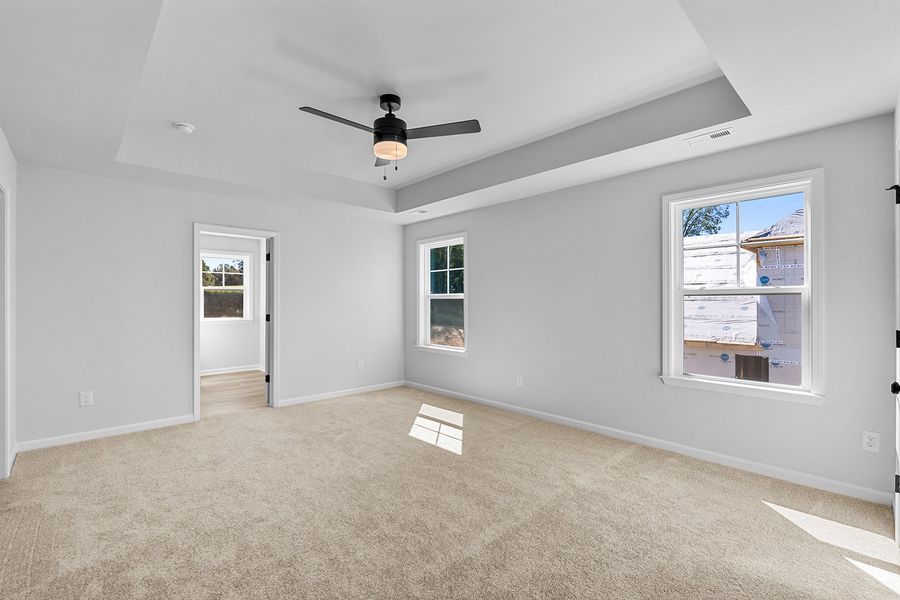 Spacious, unfurnished interior of a new home in Fieldstone, Lexington (Image 31).