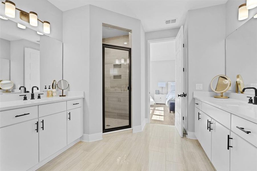 Furnished interior view inside a new home in , Orlando (Image 7).