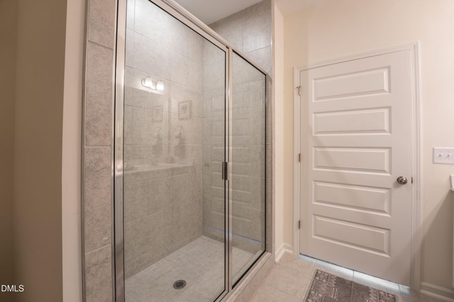 20 HHHunt Homes Maxwell - Primary Bathro