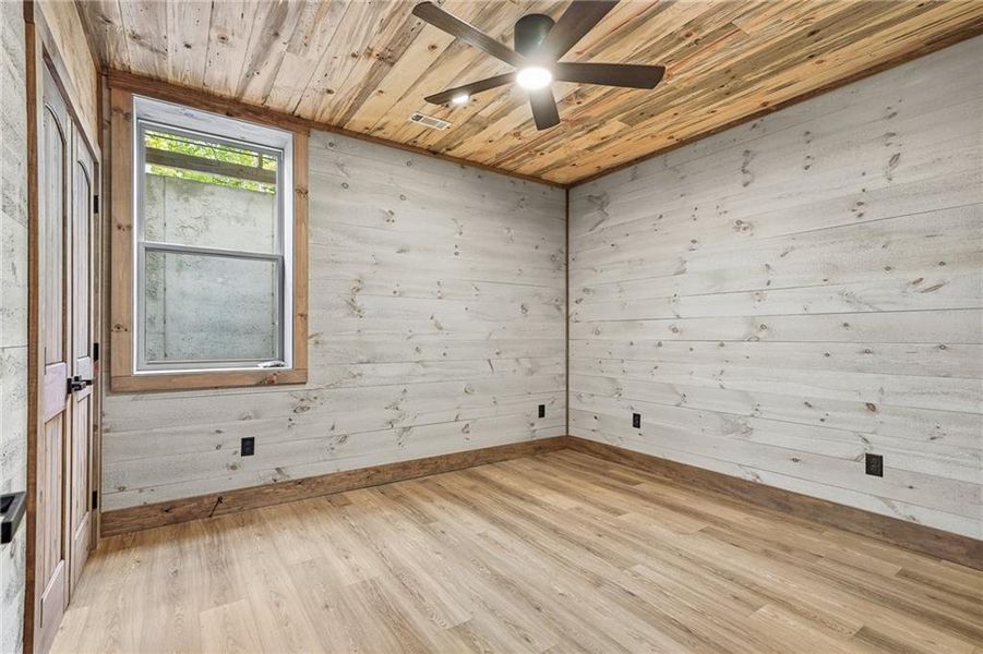 Spacious, unfurnished interior of a new home in , Blue Ridge (Image 21).