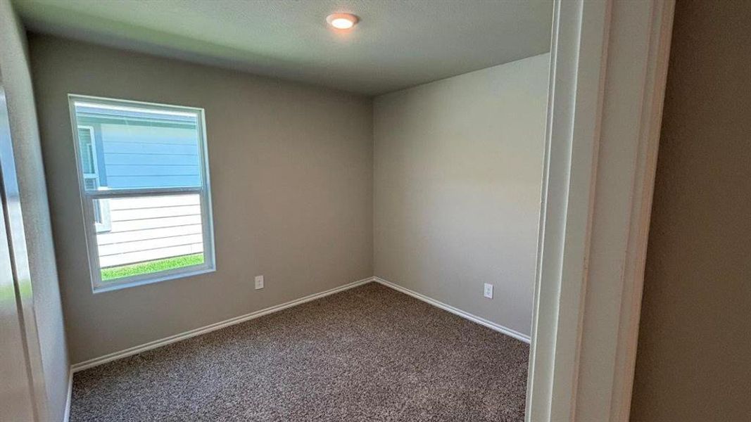 Spacious, unfurnished interior of a new home in Hickory Grove, Krum (Image 11).