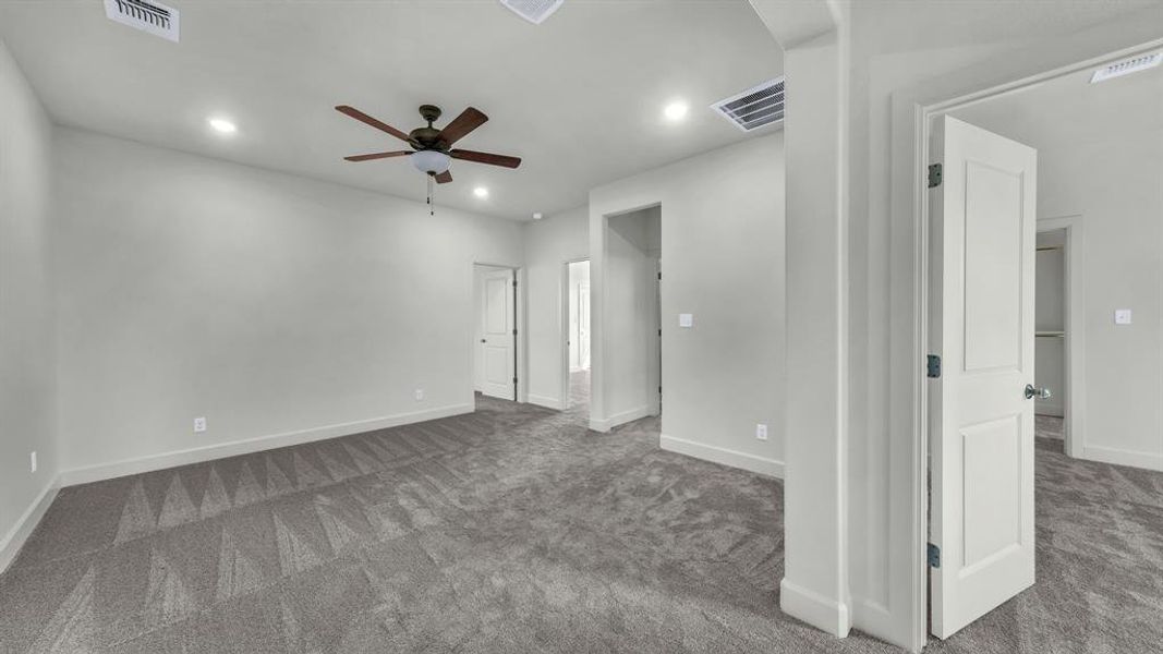 Spacious, unfurnished interior of a new home in , Aledo (Image 19).