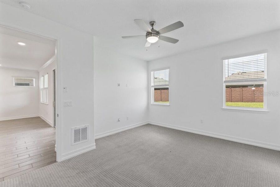 Spacious, unfurnished interior of a new home in , Ocala (Image 23).