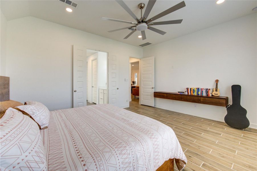 Furnished interior view inside a new home in Cross Creek West 45', Fulshear (Image 31). Furnished interior view inside a new home in Cross Creek West 45', Fulshear (Image 31).