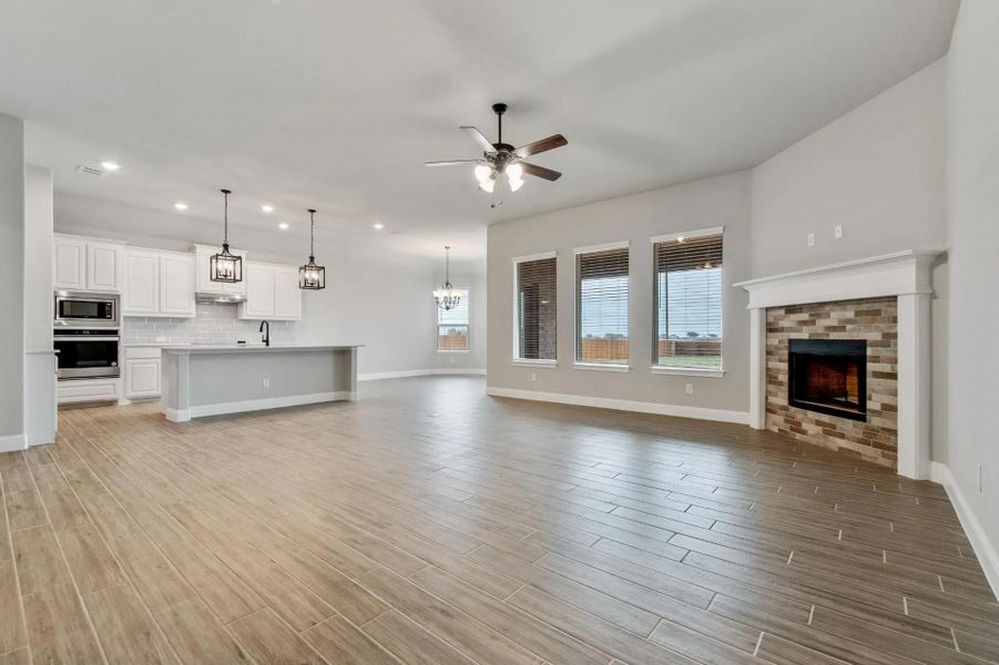 Image 183 representing the Concept 2373 by Landsea Homes in Coyote Crossing, Godley, TX. Image 183 representing the Concept 2373 by Landsea Homes in Coyote Crossing, Godley, TX.