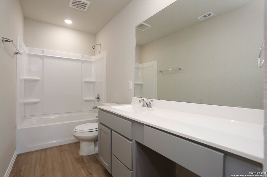 Furnished interior view inside a new home in Fairway Crossing 40s, San Antonio (Image 8). Furnished interior view inside a new home in Fairway Crossing 40s, San Antonio (Image 8).