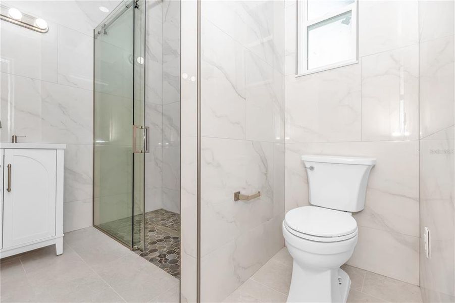 Furnished interior view inside a new home in , Orlando (Image 16).