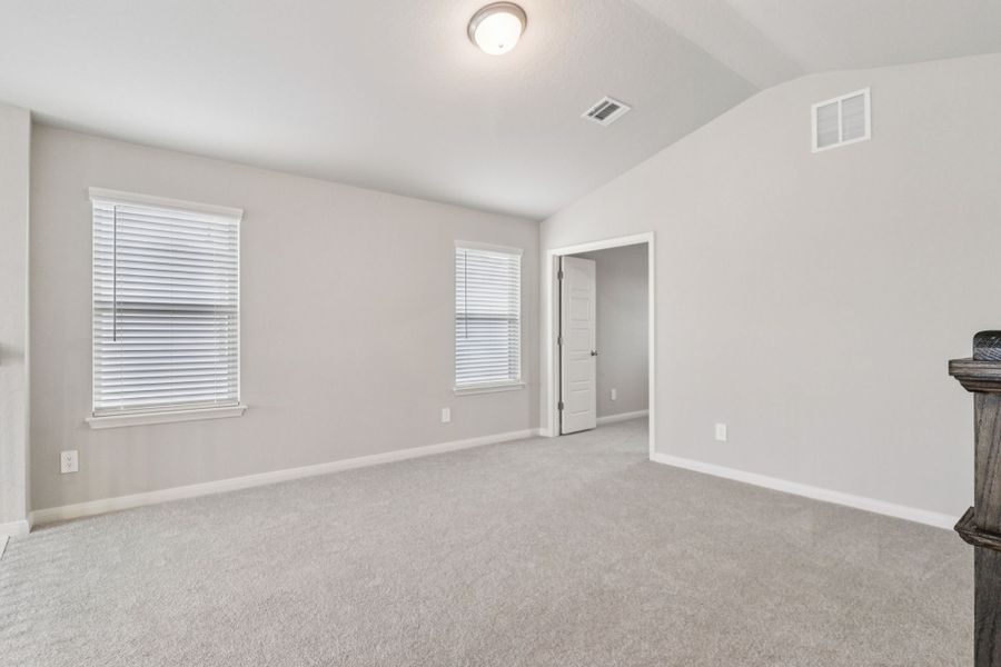 Spacious, unfurnished interior of a new home in Legendary Trails - Premier Series, Cibolo (Image 17).