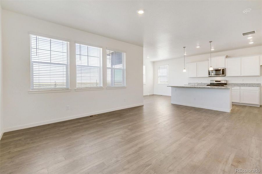 Spacious, unfurnished interior of a new home in Silver Peaks, Lochbuie (Image 18). Spacious, unfurnished interior of a new home in Silver Peaks, Lochbuie (Image 18).
