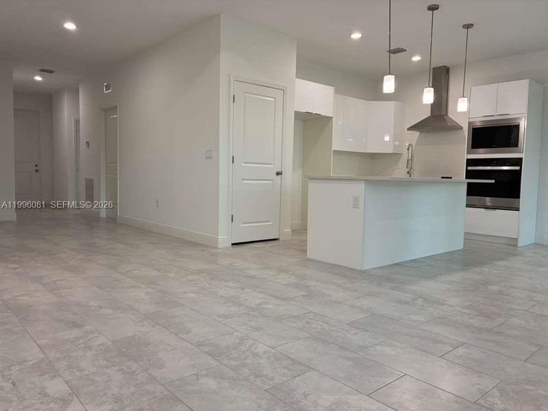 Spacious, unfurnished interior of a new home in , Labelle (Image 10).