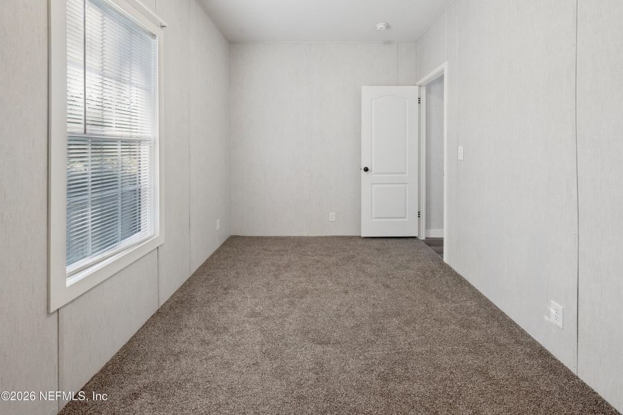 Spacious, unfurnished interior of a new home in , Gainesville (Image 15).