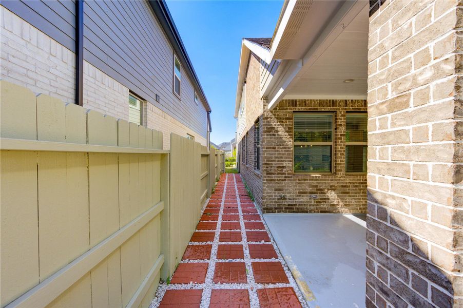 Exterior details and patio area of a home in Harper’s Preserve, Conroe (Image 23).