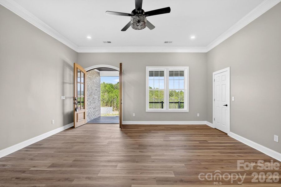 Spacious, unfurnished interior of a new home in , Lenoir (Image 20).