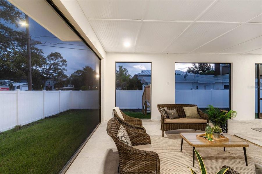 Exterior details and patio area of a home in , St. Petersburg (Image 35).
