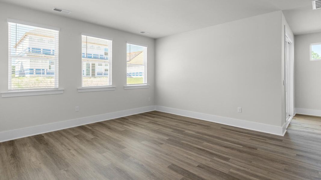 Spacious, unfurnished interior of a new home in Rolling Hills, Bolivia (Image 18).