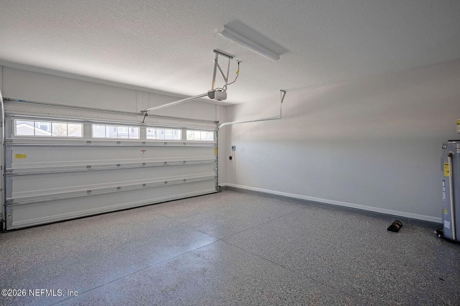 Spacious, unfurnished interior of a new home in , Jacksonville (Image 24).