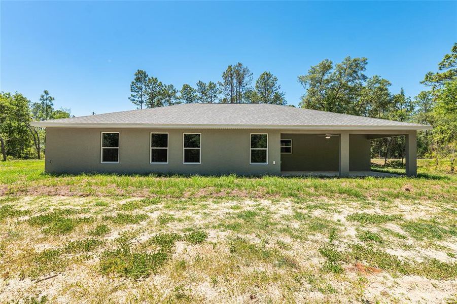 Exterior details and patio area of a home in , Dunnellon (Image 34).