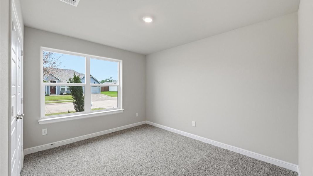 Spacious, unfurnished interior of a new home in Sandstone Estates, Granbury (Image 17).