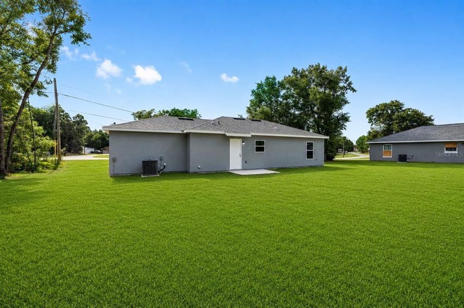 Exterior details and patio area of a home in , Ocala (Image 3).