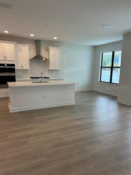 Spacious, unfurnished interior of a new home in , Tampa (Image 20).