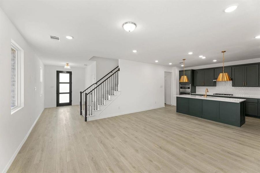 Spacious, unfurnished interior of a new home in Creekview Fossil Ridge, Pilot Point (Image 20).