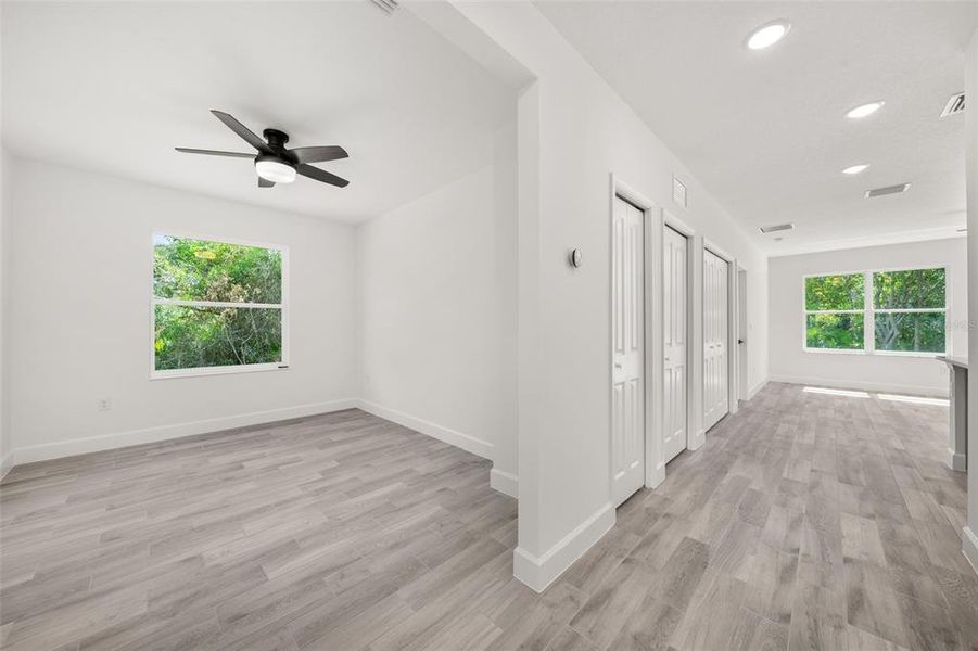 Spacious, unfurnished interior of a new home in , Sebring (Image 44).