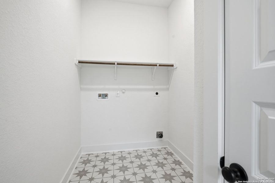 Spacious, unfurnished interior of a new home in Stillwater Ranch, San Antonio (Image 18). Spacious, unfurnished interior of a new home in Stillwater Ranch, San Antonio (Image 18).