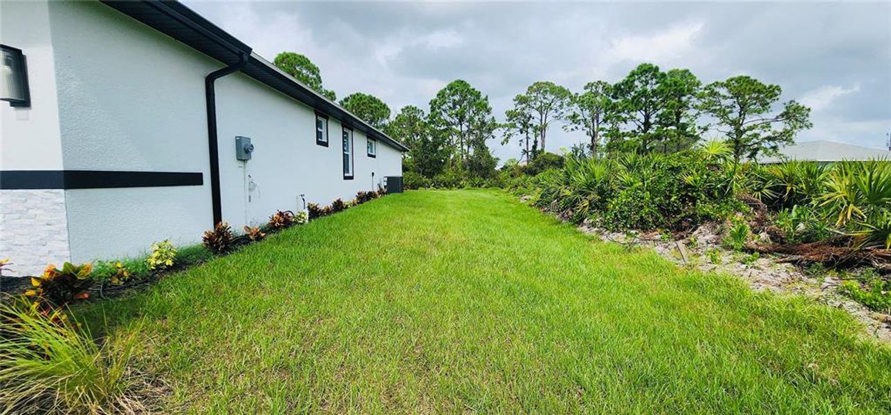 Exterior details and patio area of a home in , Port Charlotte (Image 12).