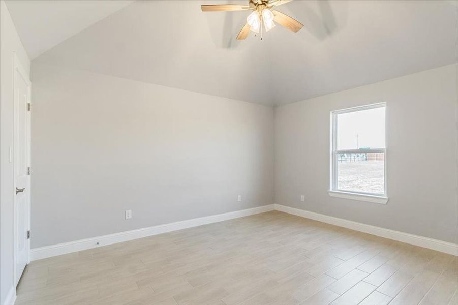 Spacious, unfurnished interior of a new home in , Weatherford (Image 28).