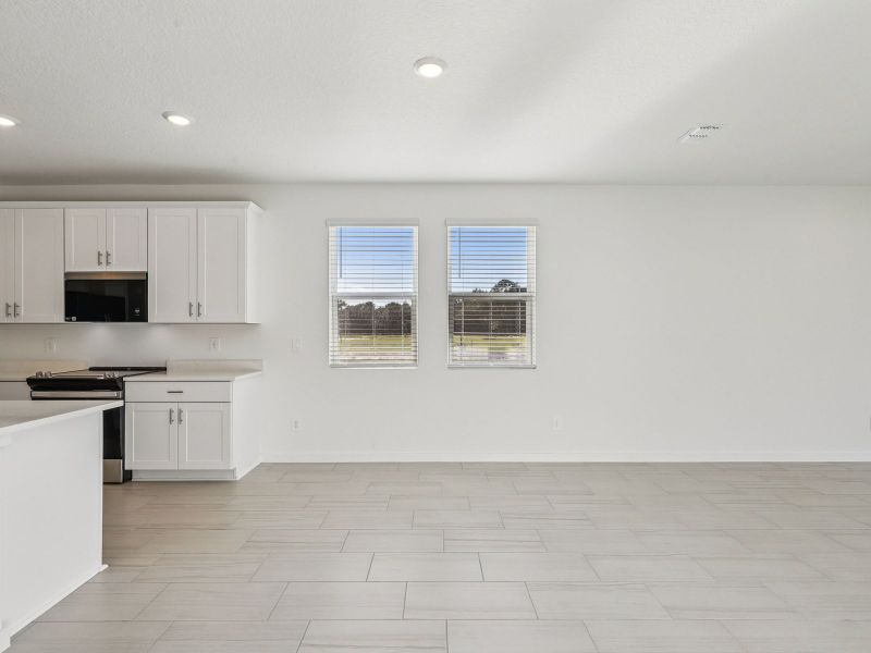 Spacious, unfurnished interior of a new home in Colbert Landings, Palm Coast (Image 9).