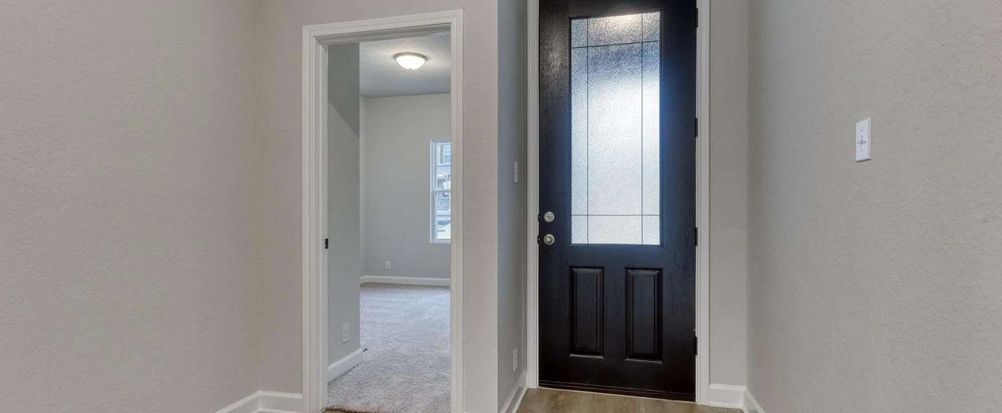 Representative unfurnished interior of a home built from the Laurel by Ashton Woods in Arcadia Ridge, San Antonio (Image 20).
