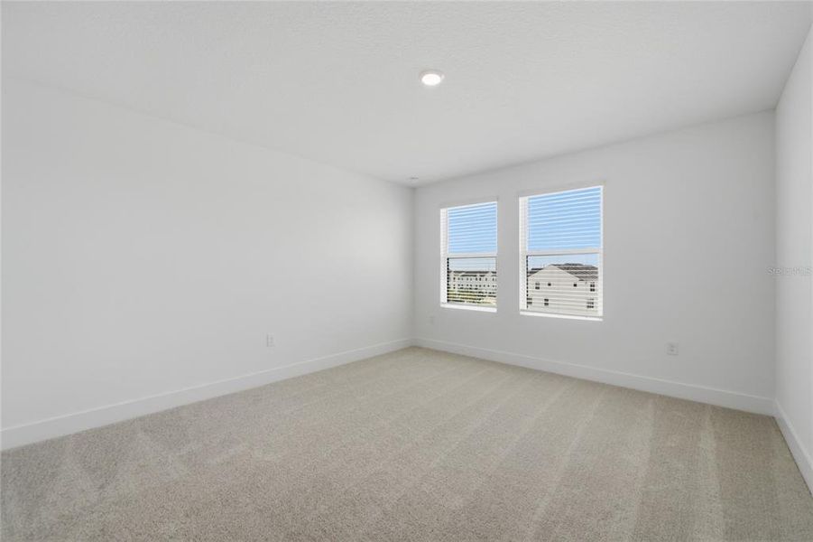 Spacious, unfurnished interior of a new home in , Winter Garden (Image 25).