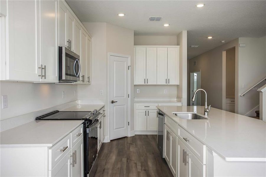 Furnished interior view inside a new home in Pasadena Woods, Wesley Chapel (Image 4). Furnished interior view inside a new home in Pasadena Woods, Wesley Chapel (Image 4).