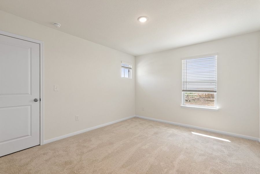 Spacious, unfurnished interior of a new home in Porter Country, Buda (Image 24).