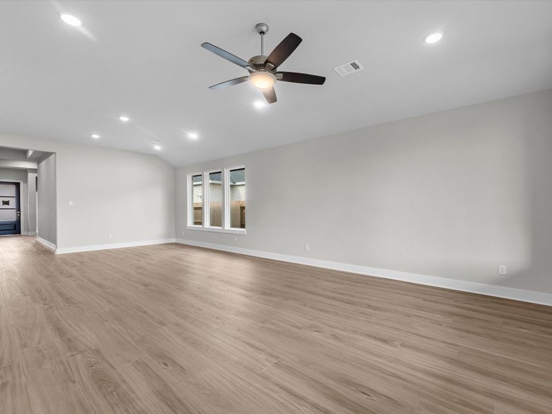 Spacious, unfurnished interior of a new home in Clopton Farms, Montgomery (Image 15).