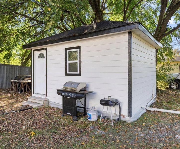 Guest house with own bathroom/kitchen Guest house with own bathroom/kitchen