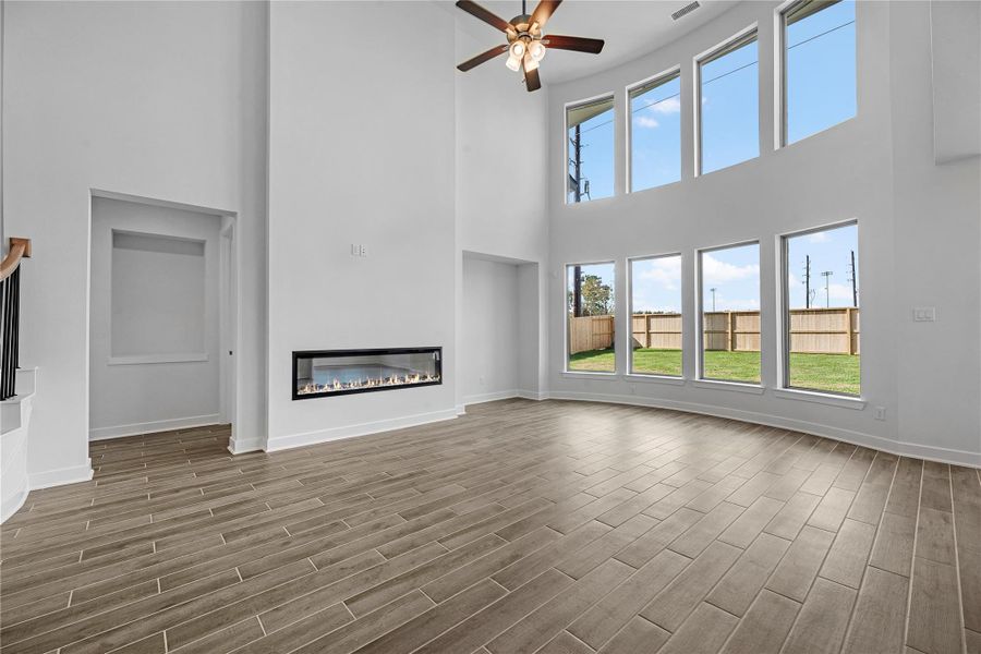 Spacious, unfurnished interior of a new home in Sienna, Missouri City (Image 15).